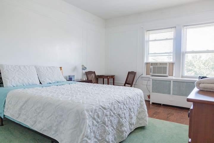 Room in Queens NY  near LGA