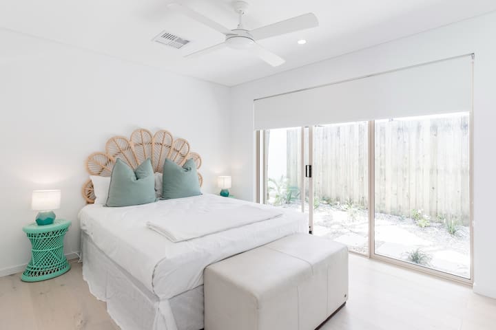 Poinciana House—Luxury Noosa Retreat close to Beach gallery image 4