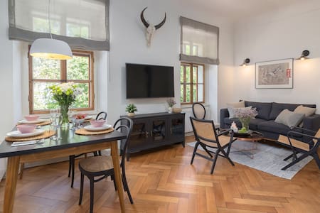 Riverview apartment in the historic city centre