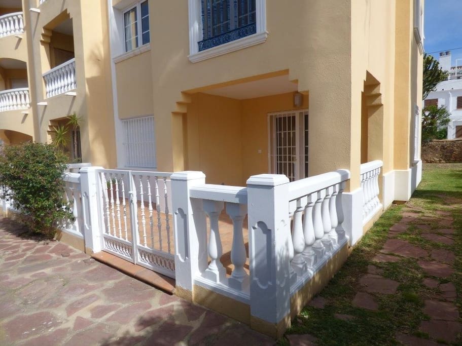 The Terrace & Garden // La terraza y jardín