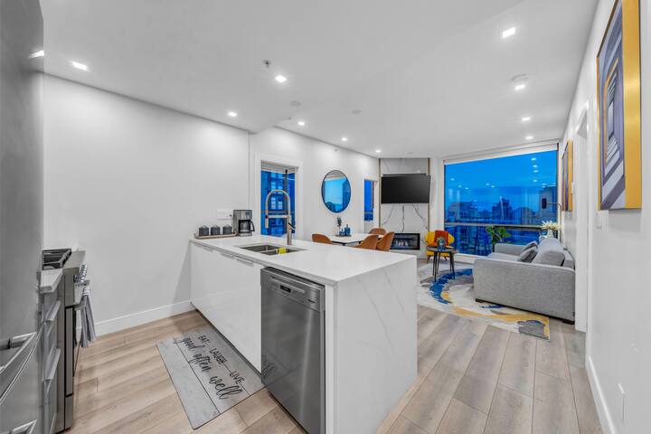 Trendy,Yaletown,2bd2bath, Pool,Gym hotTub&Parking gallery image 4