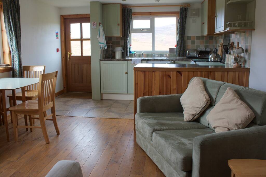 Well equipped kitchen with gas cooker, fridge, washing machine and all kitchen appliances