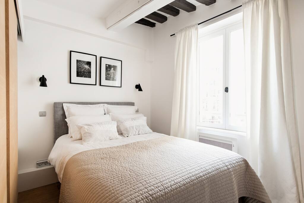 Queen size bed with luxury linens