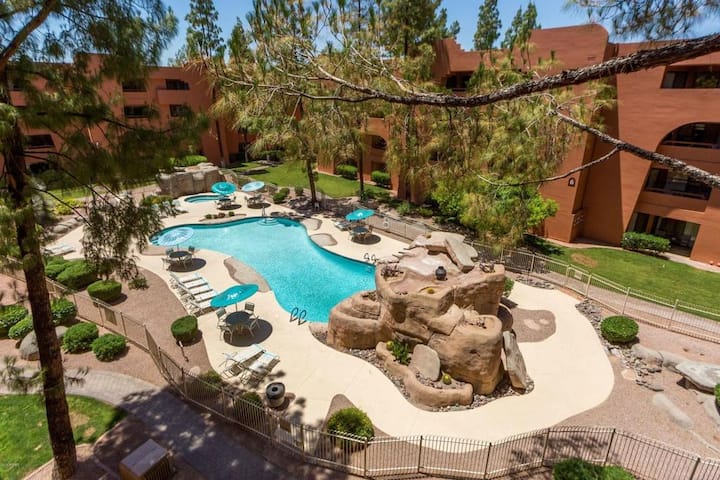 Ace's Cowboy Condo With A View - Phoenix, AZ