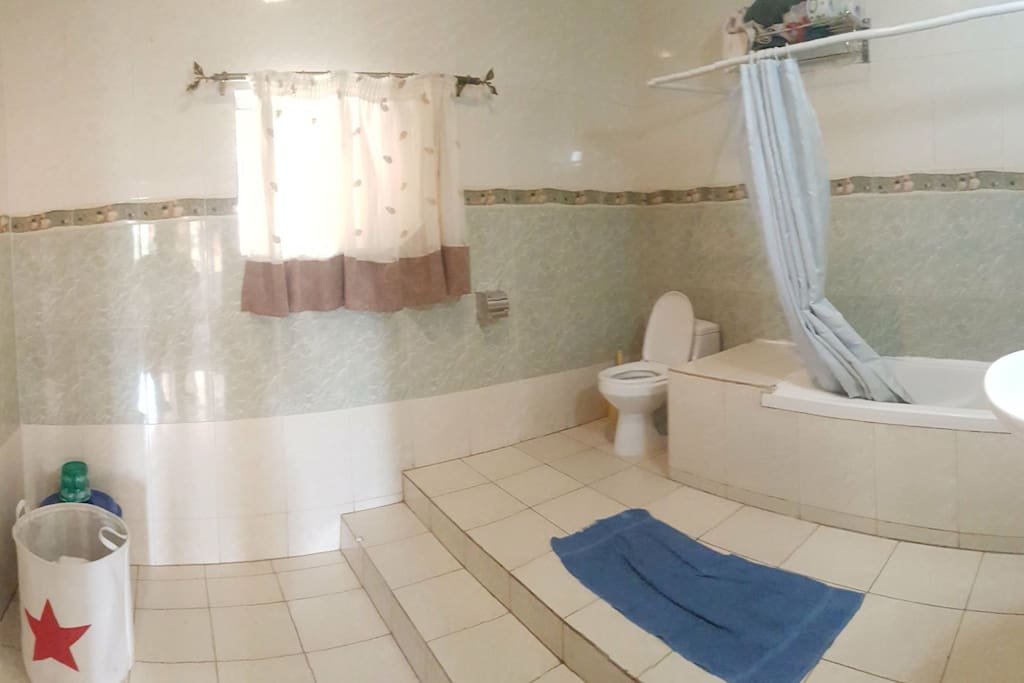 ensuite large bathroom