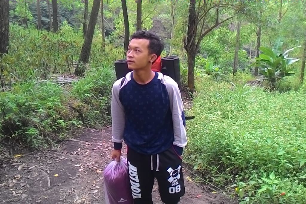on the way to reach the top of mt batur and to the base camp