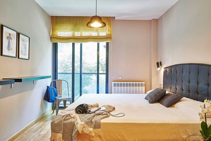Great 2 bedroom&2bathroom flat in Eixample parking gallery image 4
