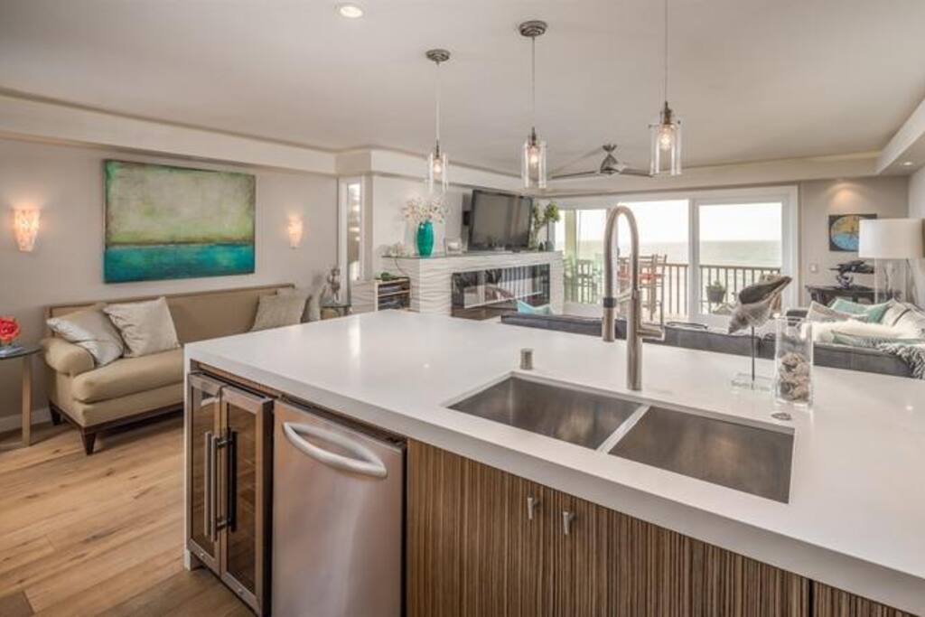 Modern and fully furnished Kitchen with all utensils
