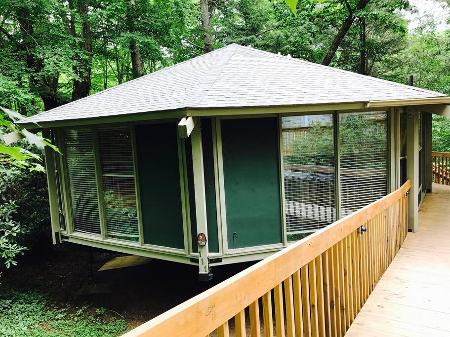 The Birdhouse is nestled on Sugar Mountain, NC Cabins for Rent in