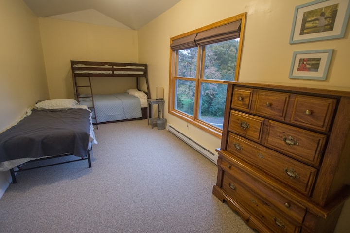 Guest Bedroom - Twin over Full Bunk Beds + Twin Bed