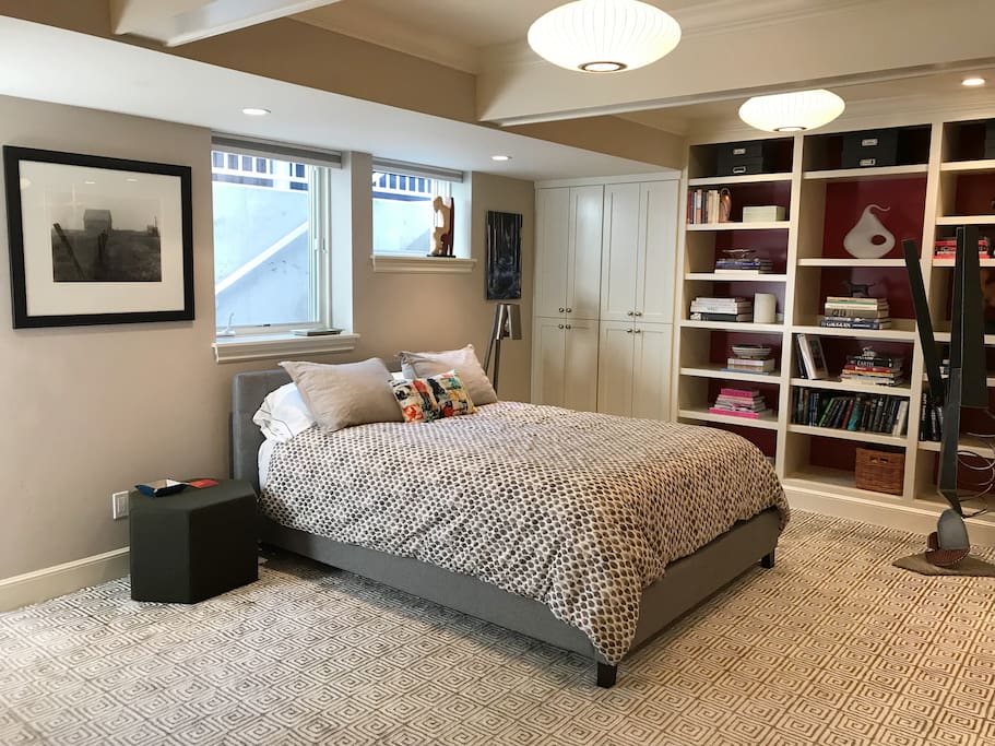 Queen bed; great mattress