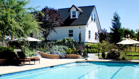 CarriageLoft - A beautiful, Pvt. Loft, pool, spa
