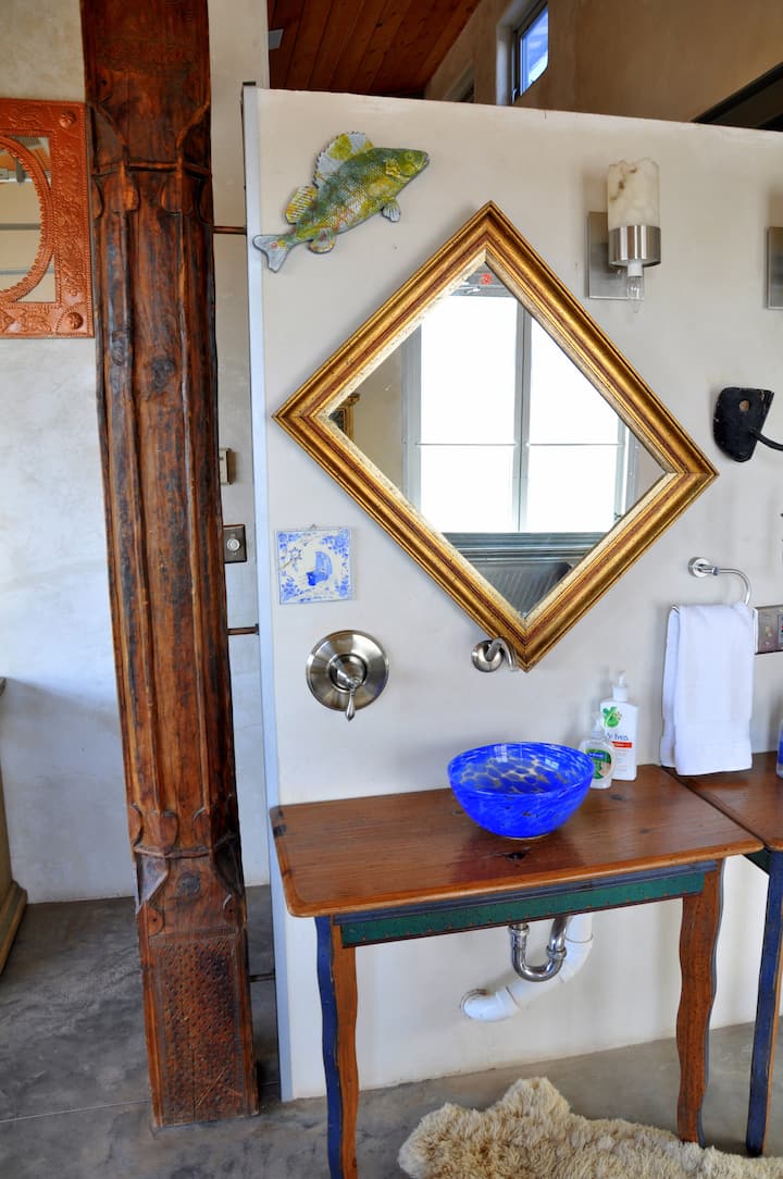 ხელსაბანი მთავარ სააბაზანოში