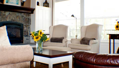 Successful Airbnb property: CottagePoolHouse TG & Christmas Now Open 5 day min in Sacramento / Roseville / Folsom
