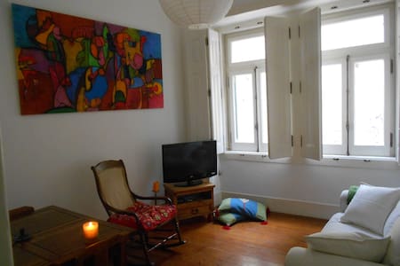 Cozy Flat at Bica/ Bairro Alto