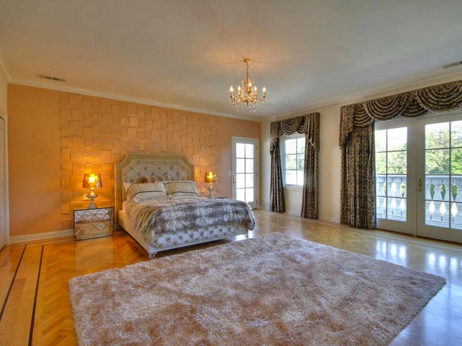 Master Bedroom 1 - Shower & Jacuzzi