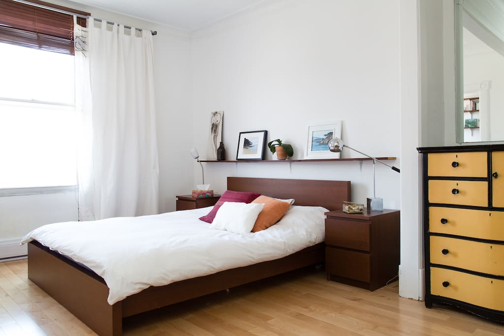Bedroom with a queen size bed.
