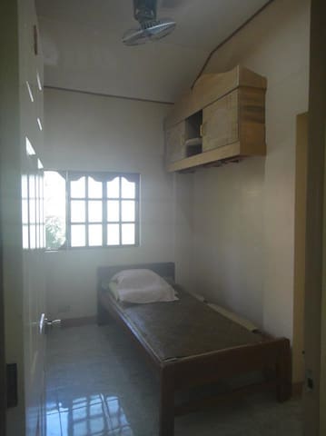 1 SGL BedRM w Fan - Blue House  