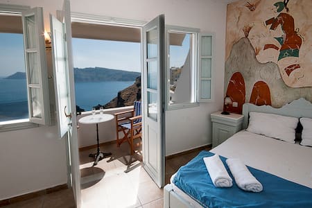 Studio 2 persons Oia Amazing view!!