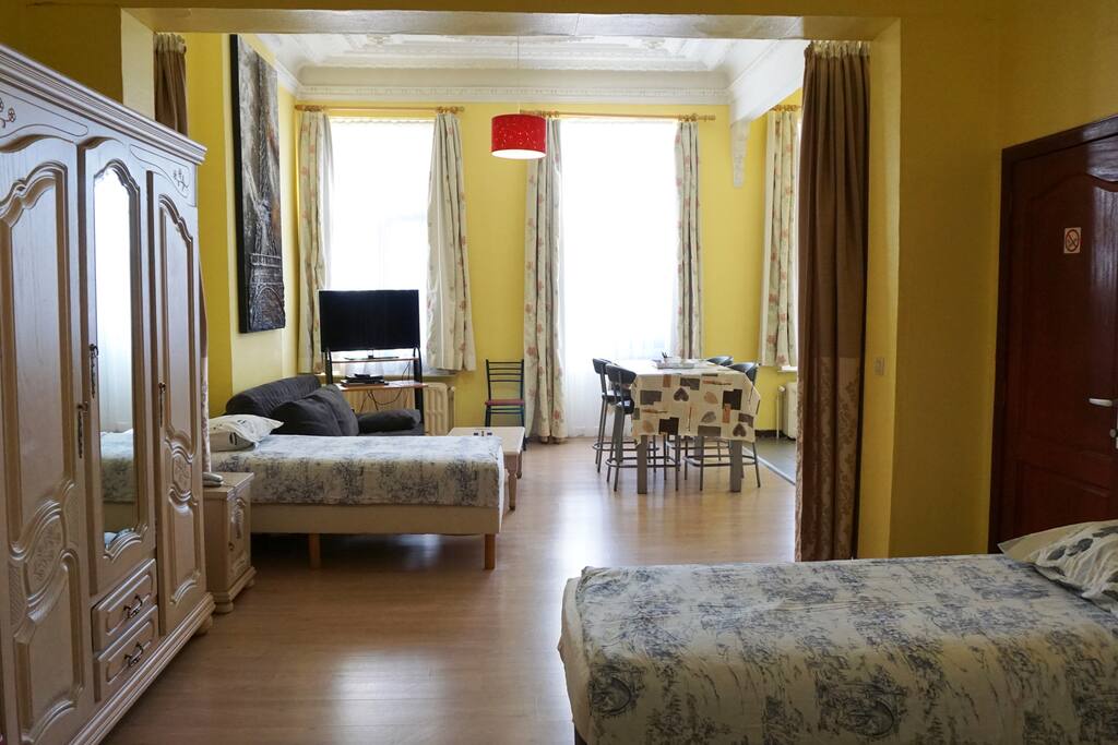 Chambre ouverte/4 lit simple/1 clic clac - Open room/4 single beds/1 Sofa bed