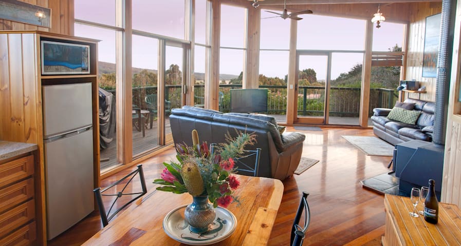 The Boomerang: Possum: Johanna Beach