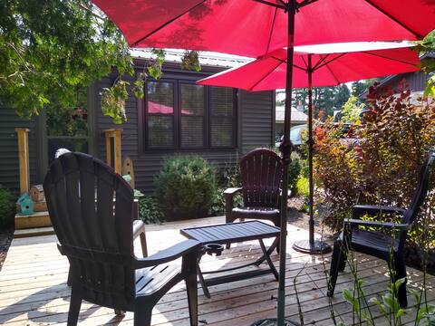 Location, Location, Location! Cute and cozy cabin!