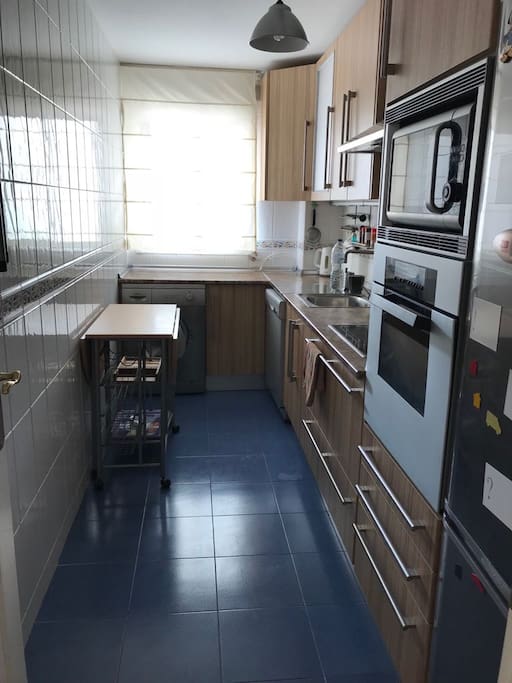 cocina amueblada ,horno lavadora ,lavavajilla , microondas etc etc