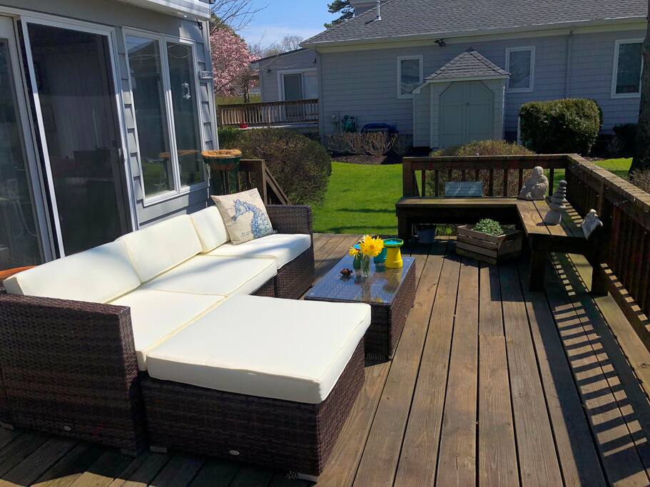 Outdoor lounge