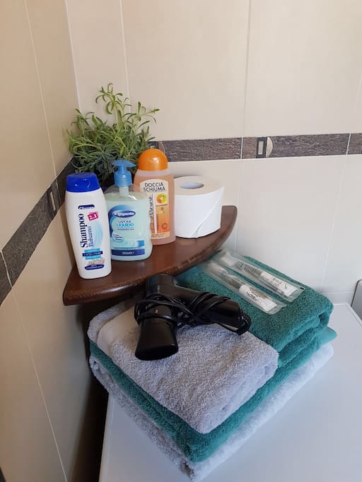 Set bagno a disposizione degli ospiti