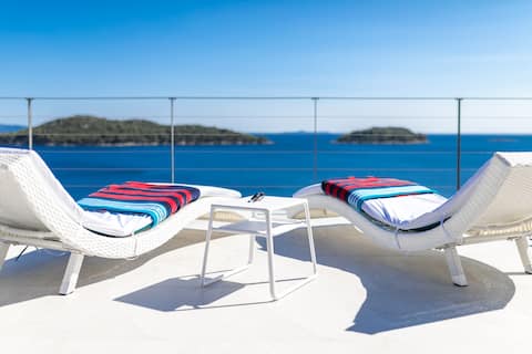 Villa Desire - Three Bedroom Villa with Pool and Sea View