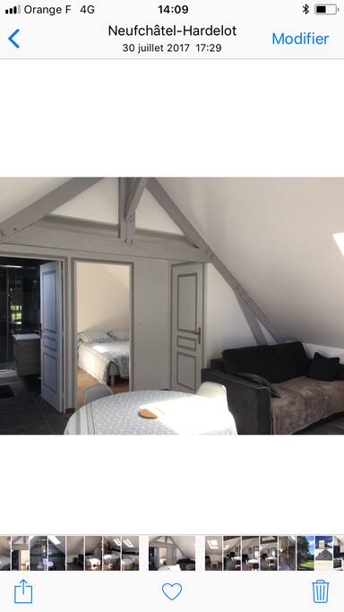 Vue sur la chambre et canapé lit