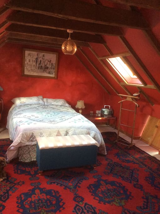 Double and single bed in guest room