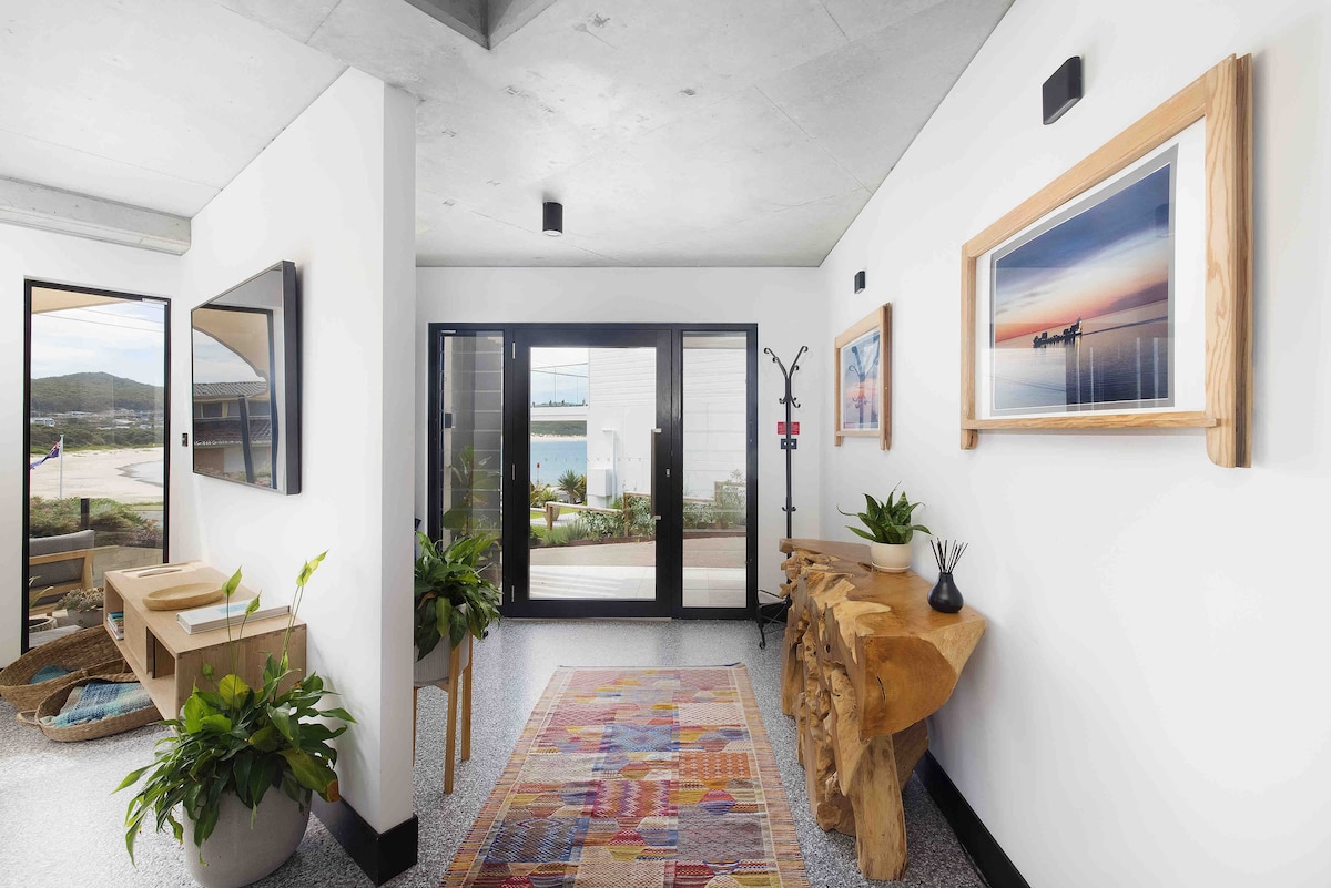 Top performing Airbnb: Just a stroll across the road to Fingal beach!! in Fingal Bay