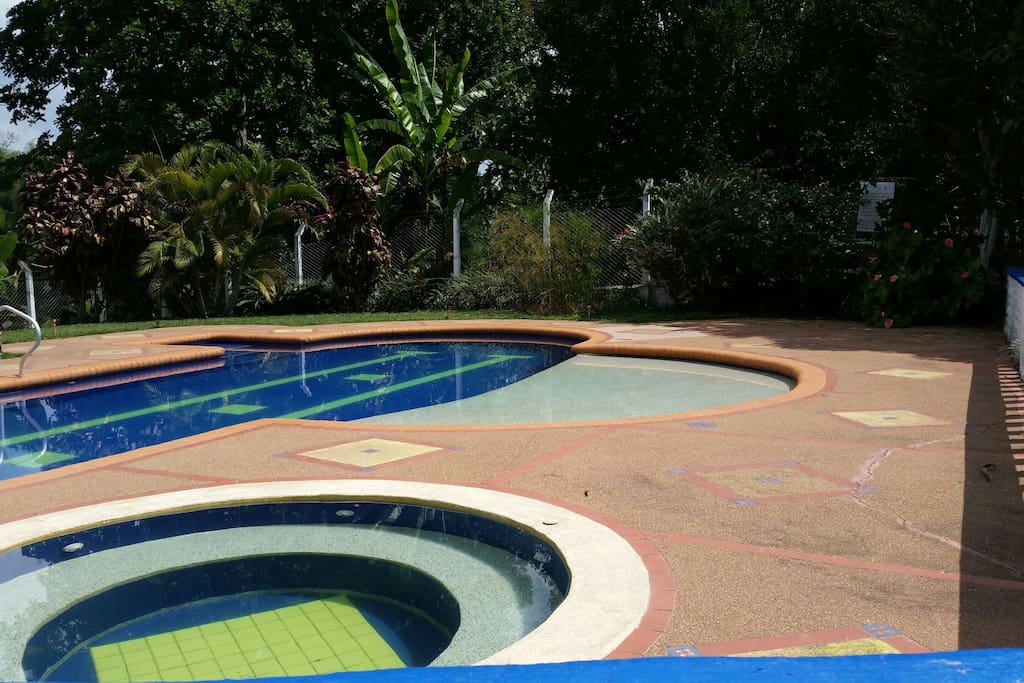Pool & jacuzzi