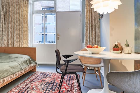 Top performing Airbnb: Studio in historic centre of Haarlem in Oude Stad