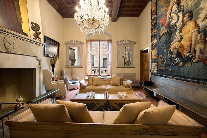 Large Luxury Palazzo by Uffizi with butler
