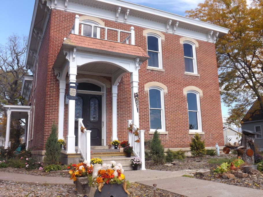 The home is a stately 2 story brick.
This is the Potter - Gittens House.