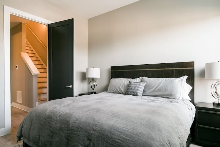 Choose from Three Sunny Decks in Desirable Gulch South gallery image 4