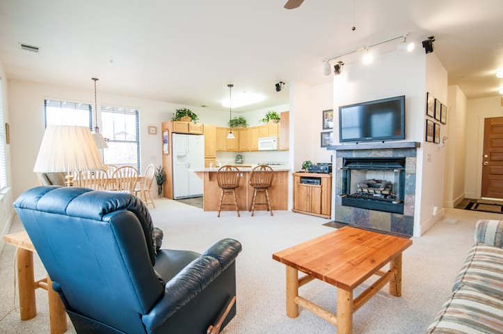 Beautiful 2 bedrm/2 bath condo