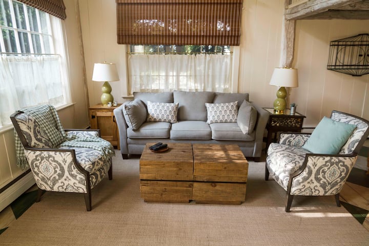 Entire Historic Carriage House With Fireplace & Ac - Massachusetts