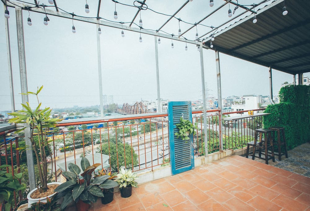 Green garden with full of fresh air and great view to Long Bien Brigde