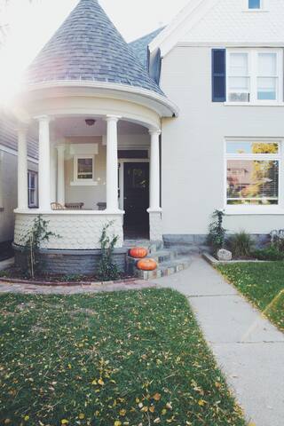 Cozy Suite in Historic Avenues