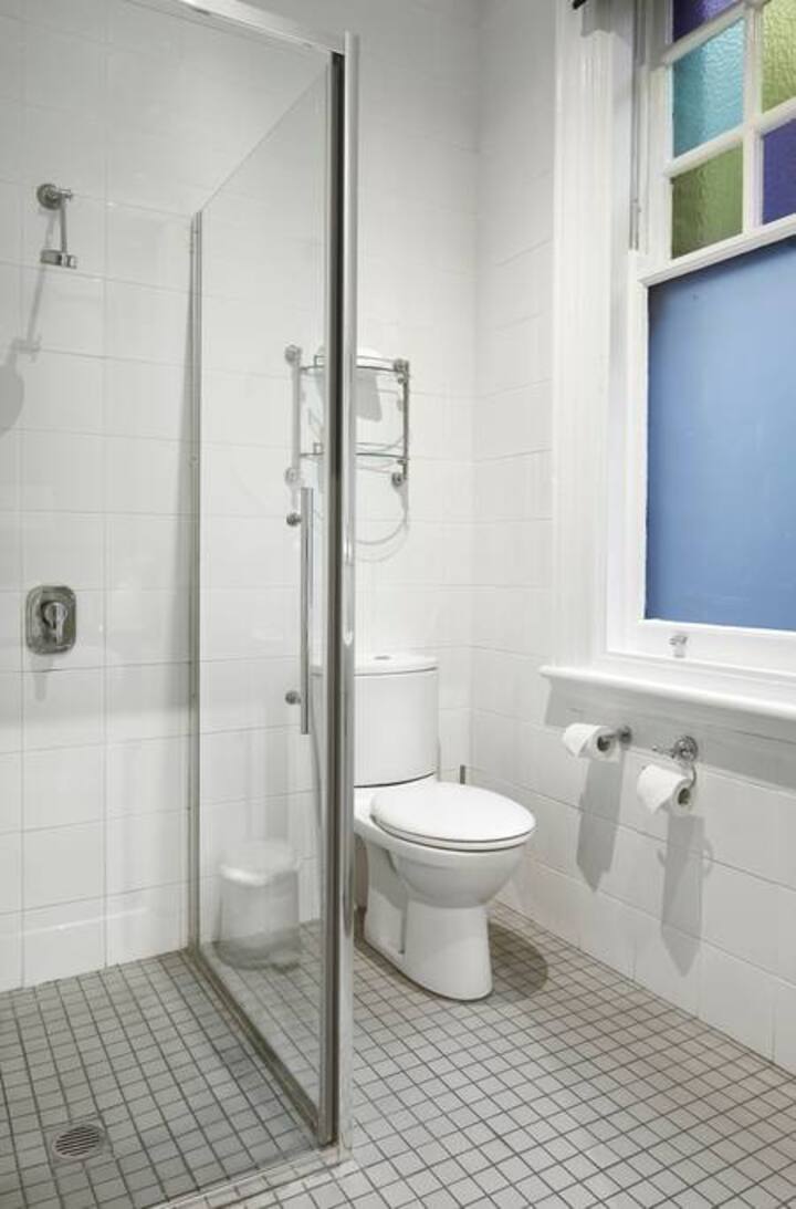 Stylish Queen rooms with en suite