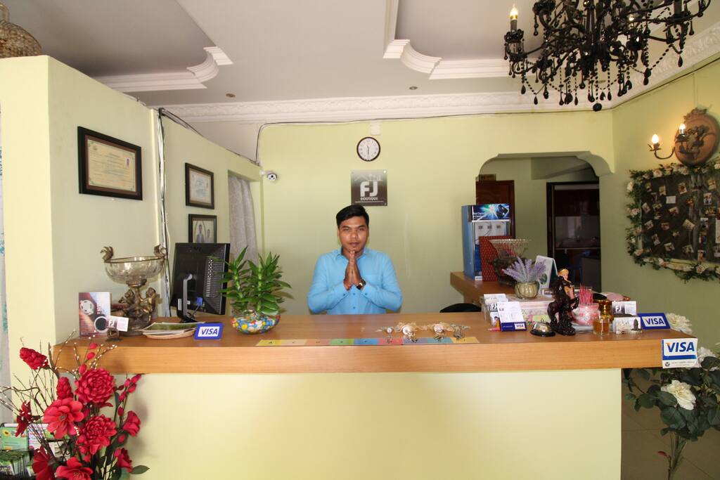 Receptionist