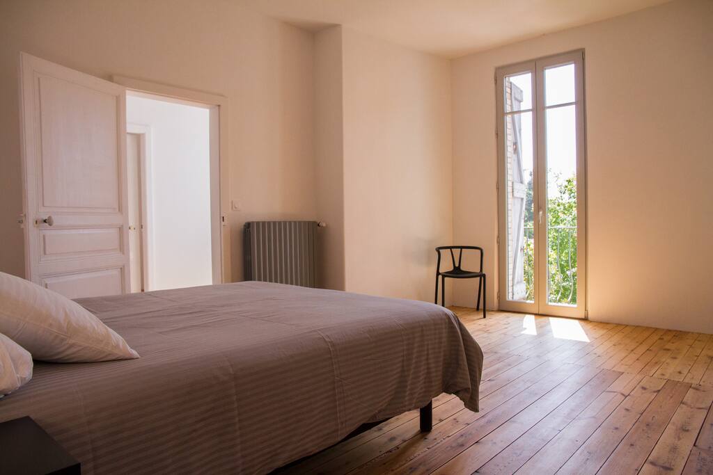 LES 8 B Suite ASI Chambre