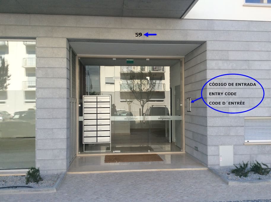 Entrada principal Nº59 / Access apartment Nº59