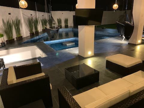 Top performing Airbnb: Gran Casa Tlayacapan | For +20 People in Tlayacapan