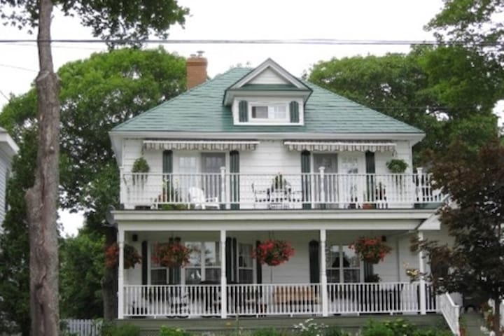 TeaMac Manor