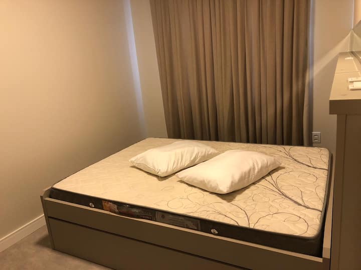 غرفة نوم 3 (سرير مزدوج بالإضافة إلى سرير إضافي) مكيف الهواء