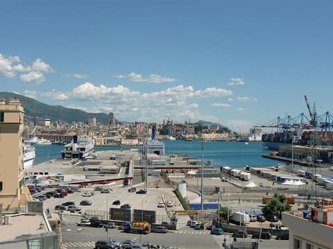 grattacielo sul mare nel centro città